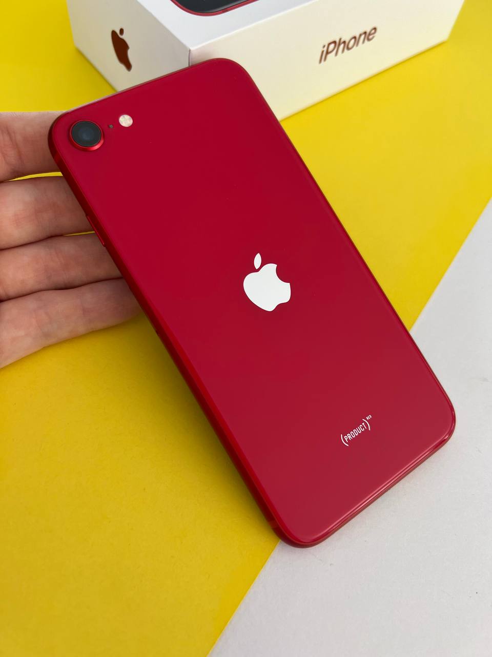 Apple iPhone SE (2-го поколения) 64gb Red в Тюмени
